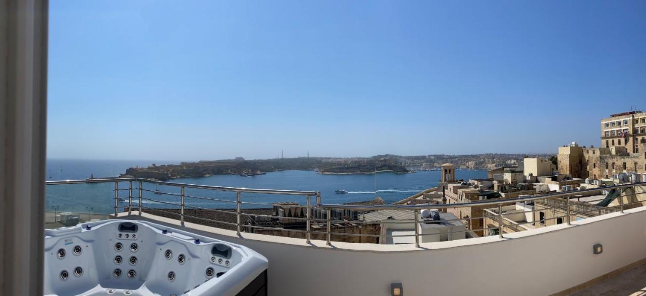 Valletta Luxury 4-Bedroom Duplex With Stunning Sea Views Private Terrace And Jacuzzi Exterior photo